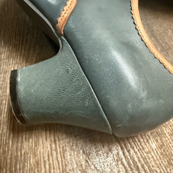 Miz Mooz NWOT size 9M  Blue and Tan Heels very preppy, Victorian, never worn - Picture 11 of 14